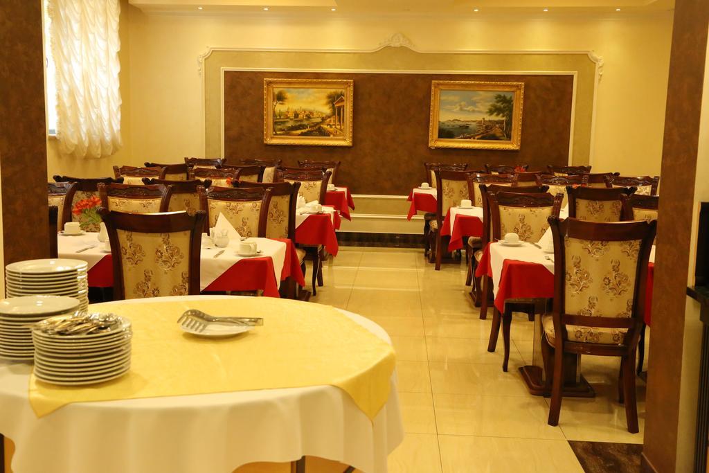 Royal Plaza By Stellar Hotels, Yerevan Ngoại thất bức ảnh